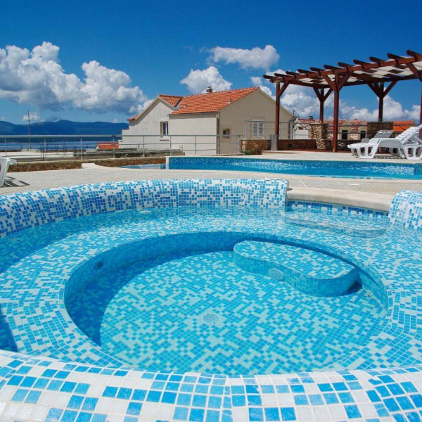 Villa Lara, Villa Lara and Villa Nera - apartments with pool and luxury villa in Bol, Brac Bol