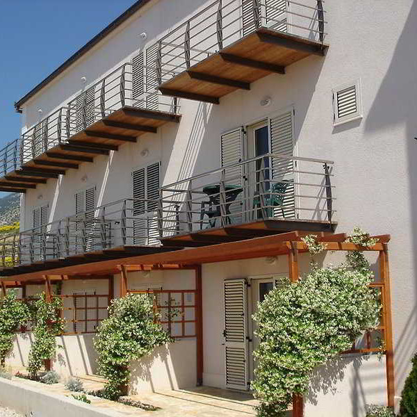 Villa Lara, Villa Lara and Villa Nera - apartments with pool and luxury villa in Bol, Brac Bol