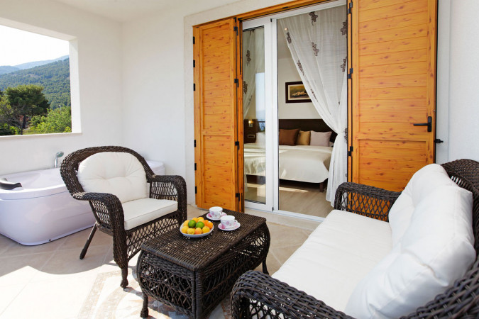 Villa Lara und Villa Nera &ndash; Apartments mit Pool und Luxusvilla in Bol auf Brac Bol