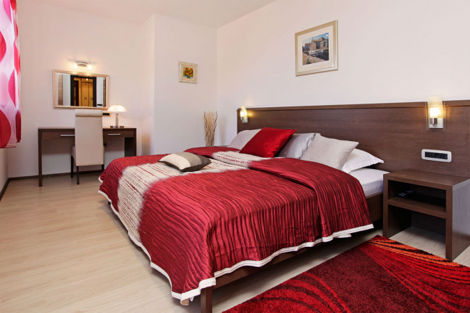 Villa Lara und Villa Nera &ndash; Apartments mit Pool und Luxusvilla in Bol auf Brac Bol