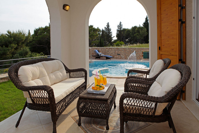 Villa Nera, Villa Lara und Villa Nera &ndash; Apartments mit Pool und Luxusvilla in Bol auf Brac Bol