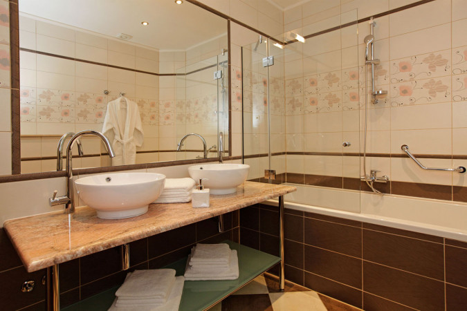 Villa Lara und Villa Nera &ndash; Apartments mit Pool und Luxusvilla in Bol auf Brac Bol