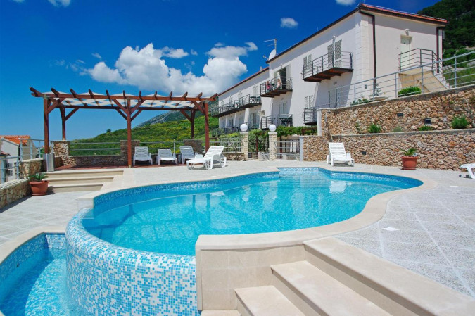 Villa Lara, Villa Lara und Villa Nera &ndash; Apartments mit Pool und Luxusvilla in Bol auf Brac Bol