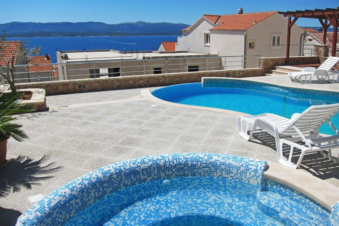 Villa Lara, Villa Lara und Villa Nera &ndash; Apartments mit Pool und Luxusvilla in Bol auf Brac Bol