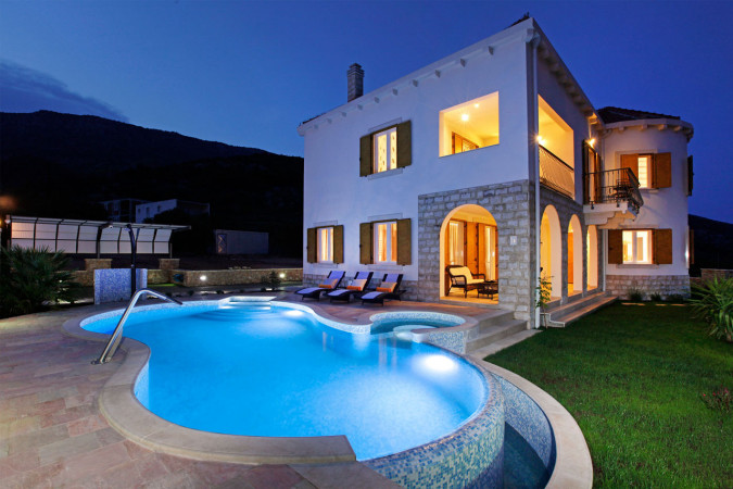 Villa Nera, Villa Lara und Villa Nera &ndash; Apartments mit Pool und Luxusvilla in Bol auf Brac Bol