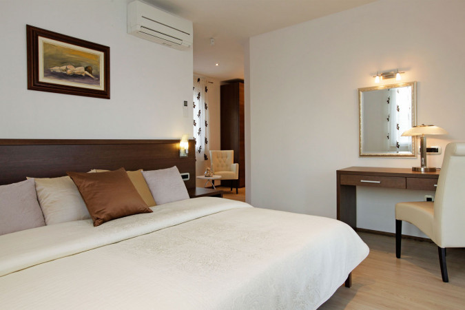 Villa Lara und Villa Nera &ndash; Apartments mit Pool und Luxusvilla in Bol auf Brac Bol