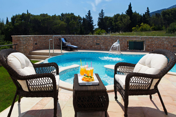 Villa Nera, Villa Lara und Villa Nera &ndash; Apartments mit Pool und Luxusvilla in Bol auf Brac Bol