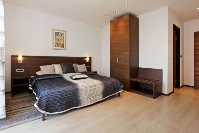 Villa Lara und Villa Nera &ndash; Apartments mit Pool und Luxusvilla in Bol auf Brac Bol