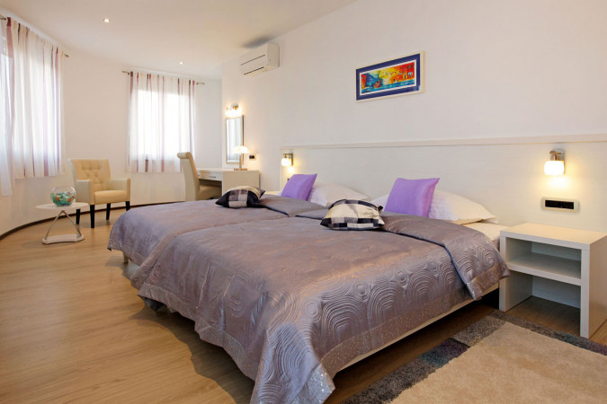 Villa Lara und Villa Nera &ndash; Apartments mit Pool und Luxusvilla in Bol auf Brac Bol