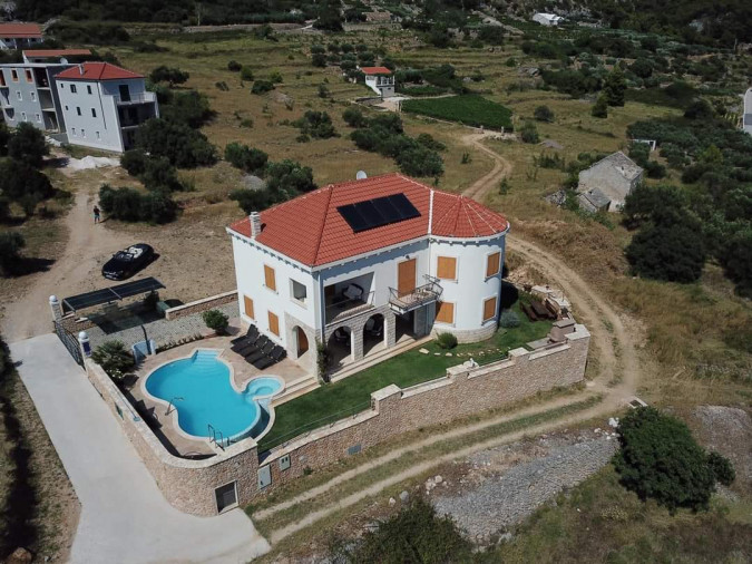 Villa Nera, Villa Lara und Villa Nera &ndash; Apartments mit Pool und Luxusvilla in Bol auf Brac Bol