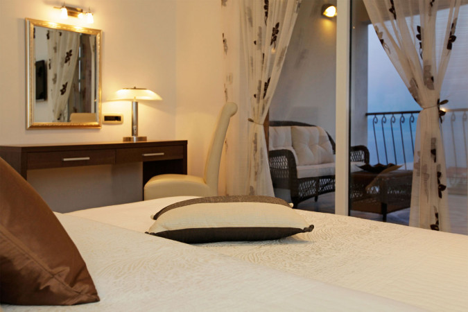 Villa Lara und Villa Nera &ndash; Apartments mit Pool und Luxusvilla in Bol auf Brac Bol
