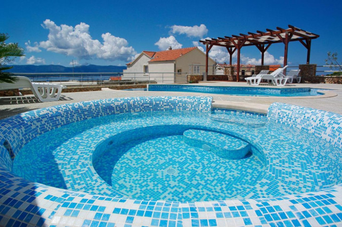 Villa Lara, Villa Lara und Villa Nera &ndash; Apartments mit Pool und Luxusvilla in Bol auf Brac Bol