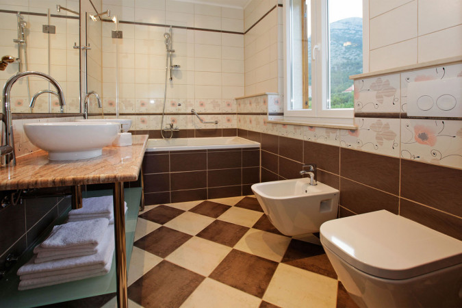 Villa Lara und Villa Nera &ndash; Apartments mit Pool und Luxusvilla in Bol auf Brac Bol