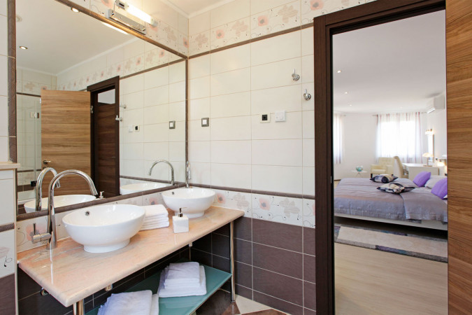 Villa Lara und Villa Nera &ndash; Apartments mit Pool und Luxusvilla in Bol auf Brac Bol
