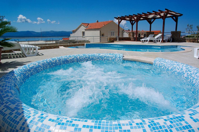 Villa Lara, Villa Lara und Villa Nera &ndash; Apartments mit Pool und Luxusvilla in Bol auf Brac Bol