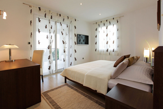 Villa Lara und Villa Nera &ndash; Apartments mit Pool und Luxusvilla in Bol auf Brac Bol