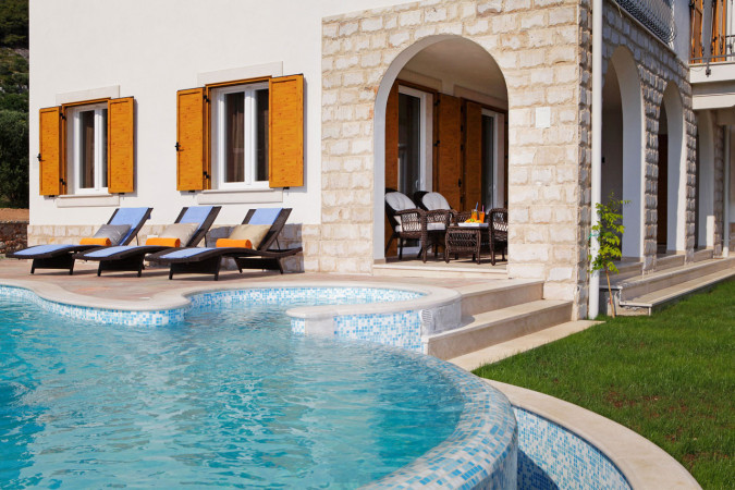 Villa Nera, Villa Lara und Villa Nera &ndash; Apartments mit Pool und Luxusvilla in Bol auf Brac Bol