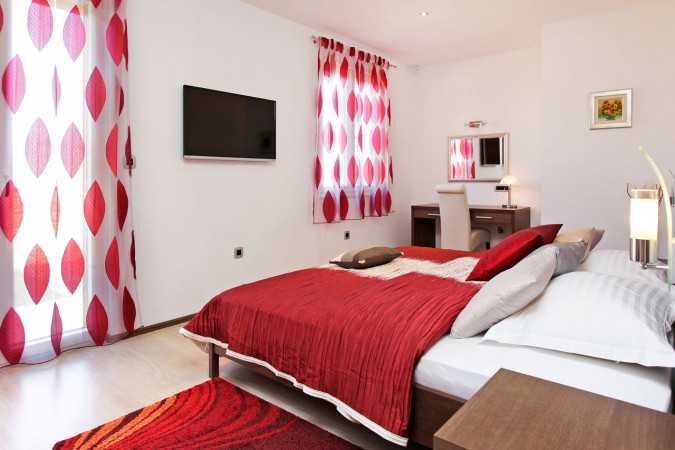 Villa Lara und Villa Nera &ndash; Apartments mit Pool und Luxusvilla in Bol auf Brac Bol