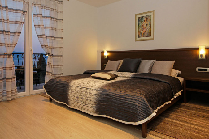 Villa Lara und Villa Nera &ndash; Apartments mit Pool und Luxusvilla in Bol auf Brac Bol