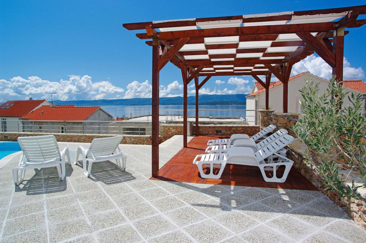 Villa Nera and Villa Lara - apartments and holiday homes in Bol on the island of Brač, Villa Lara and Villa Nera - apartments with pool and luxury villa in Bol, Brac Bol