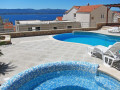 Villa Lara, Bol Holidays: Villa Nera und Villa Lara - Apartments und Ferienhäuser in Bol auf der Insel Brač Bol